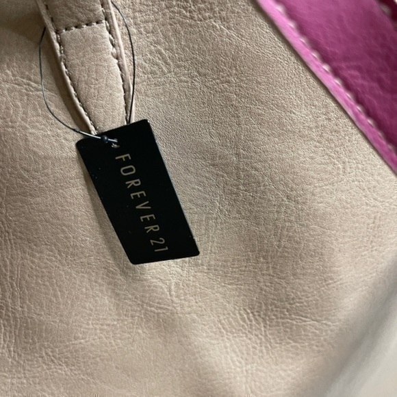 Brand new Forever 21. NWT. Cute pink interior. Very spacious. - Picture 3 of 10